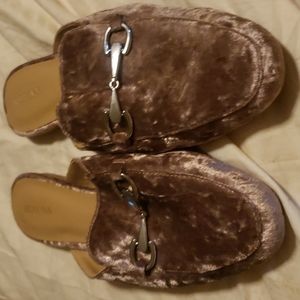 Size 7.5 Merida lavender buckled slides